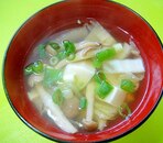 白菜、豆腐、しめじのすまし汁